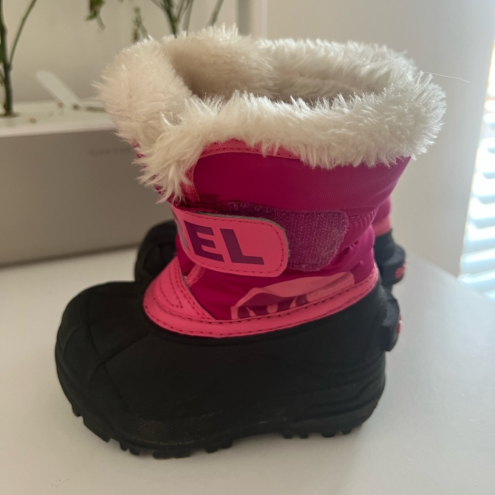 toddler girl Sorel snow boots size 6